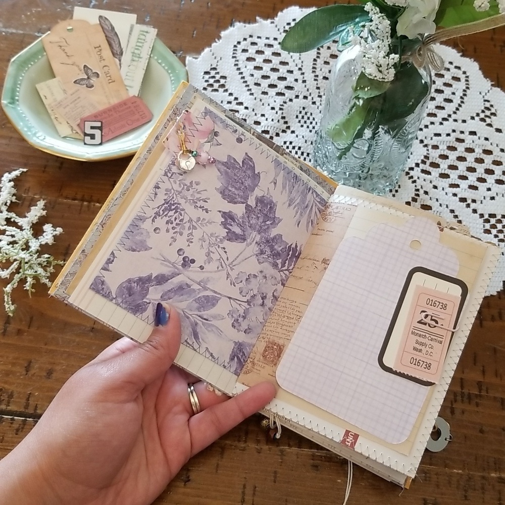 PETIT Manila Folder Junk Journal 40 Pages 4.5x5 - Picture 6 of 11